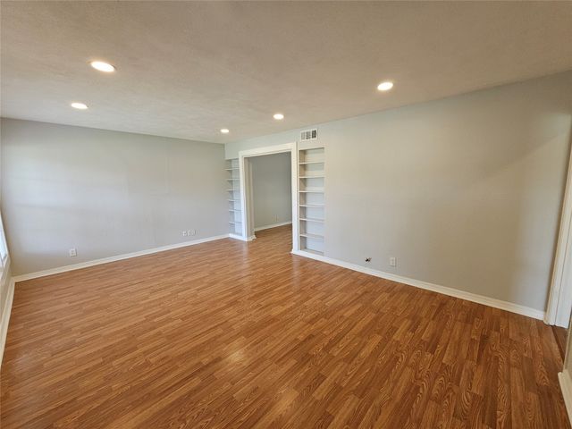 2023 E Illinois Avenue, Dallas, TX 75216
