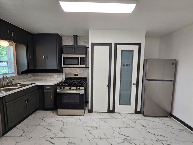 2023 E Illinois Avenue, Dallas, TX 75216