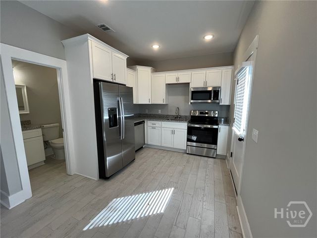 213 W 39 Street B, Savannah, GA 31401