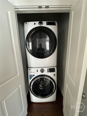 213 W 39 Street B, Savannah, GA 31401