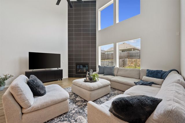 707 Sugar Cane RD, Buda, TX 78610