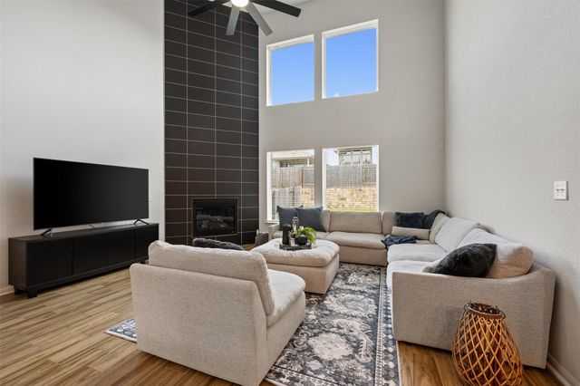 707 Sugar Cane RD, Buda, TX 78610