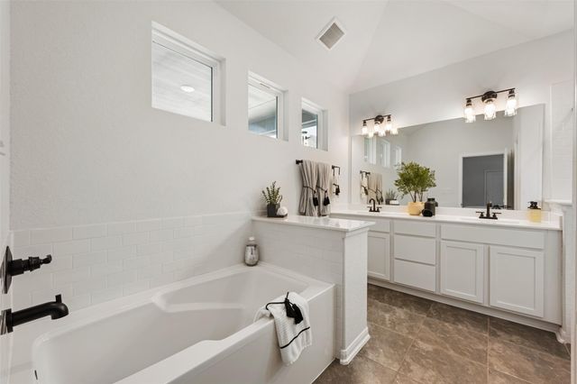 707 Sugar Cane RD, Buda, TX 78610