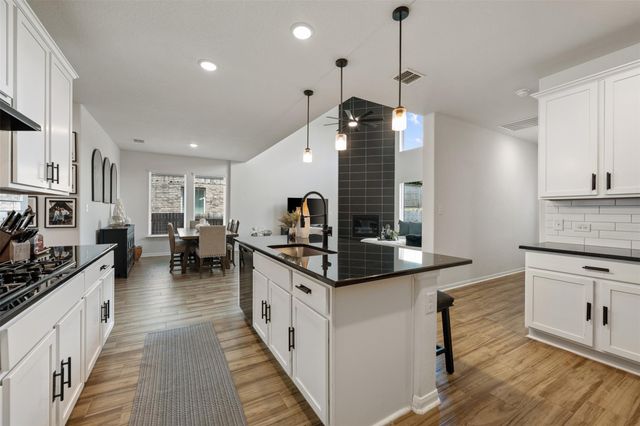 707 Sugar Cane RD, Buda, TX 78610