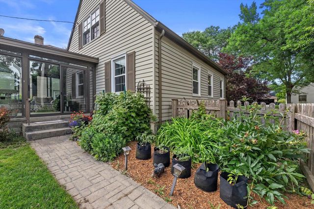 8601 Stickney AVENUE, Wauwatosa, WI 53226