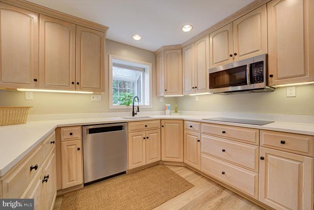 9116 WOODEN BRIDGE RD, Potomac, MD 20854