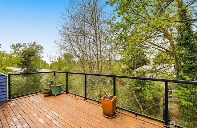 9602 NE 35th Place, Clyde Hill, WA 98004