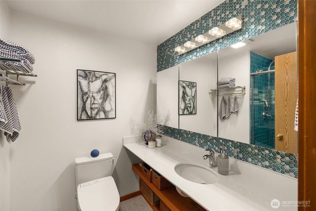 9602 NE 35th Place, Clyde Hill, WA 98004