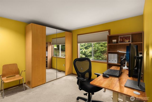 9602 NE 35th Place, Clyde Hill, WA 98004