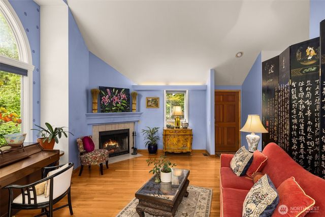 9602 NE 35th Place, Clyde Hill, WA 98004