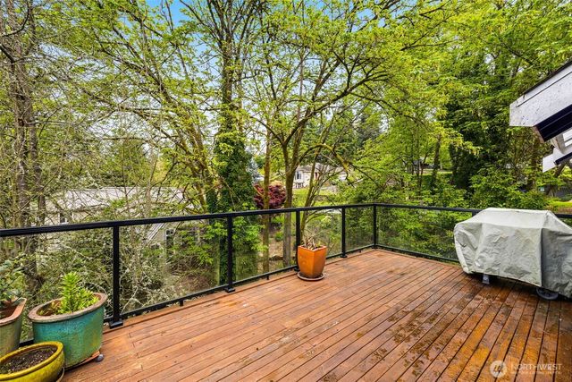9602 NE 35th Place, Clyde Hill, WA 98004