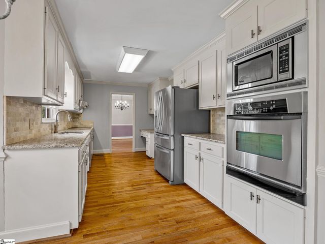 242 W Killarney Lake, Moore, SC 29369