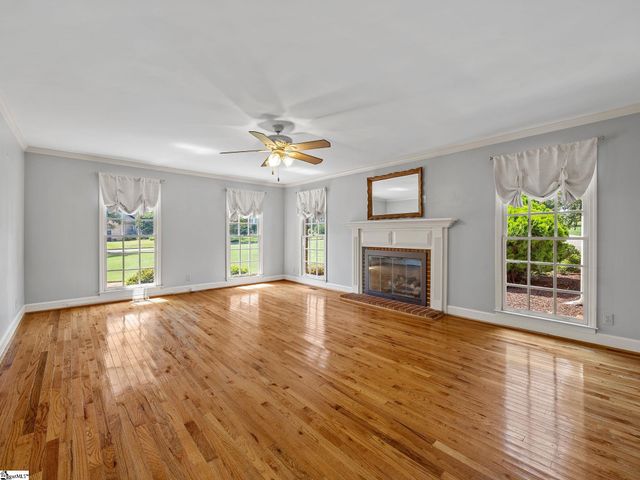 242 W Killarney Lake, Moore, SC 29369