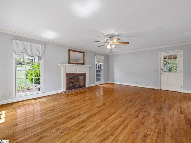 242 W Killarney Lake, Moore, SC 29369