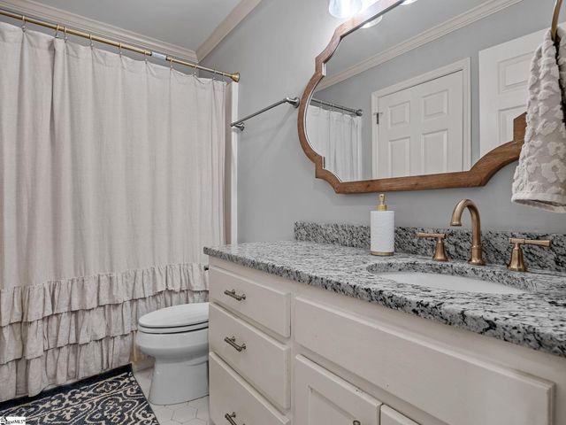 242 W Killarney Lake, Moore, SC 29369