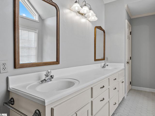 242 W Killarney Lake, Moore, SC 29369