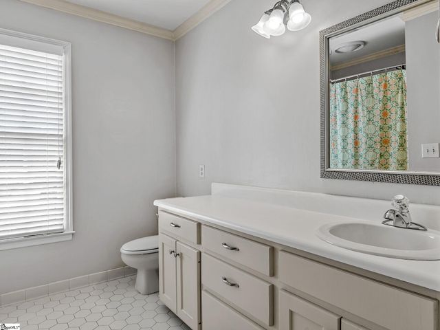 242 W Killarney Lake, Moore, SC 29369