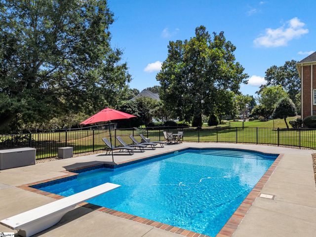 242 W Killarney Lake, Moore, SC 29369