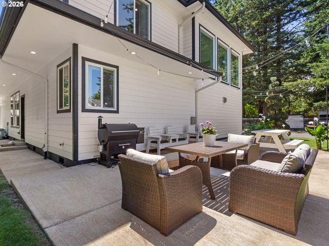 483 Sw CHERRY PARK Rd, Troutdale, OR 97060