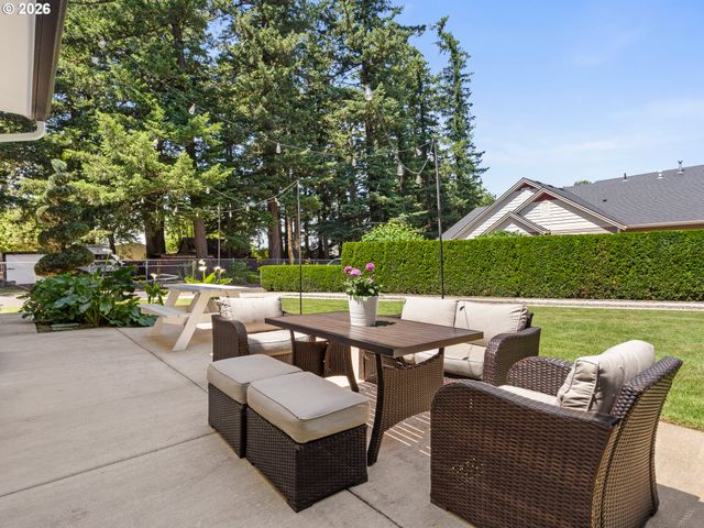483 Sw CHERRY PARK Rd, Troutdale, OR 97060