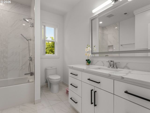 483 Sw CHERRY PARK Rd, Troutdale, OR 97060