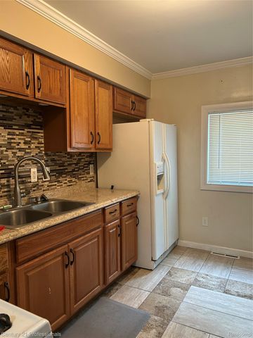 661 4th Avenue, Pontiac, MI 48340