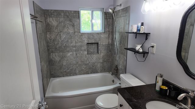 661 4th Avenue, Pontiac, MI 48340