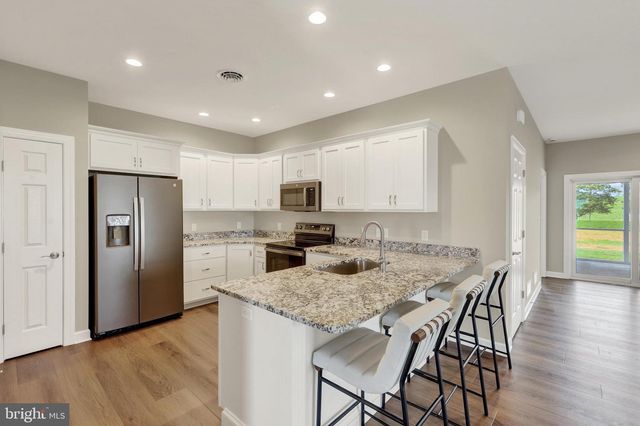 4527 RANGE RUNNER DR, Fayetteville, PA 17222