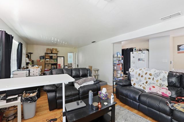 5317 49th St, Sacramento, CA 95820