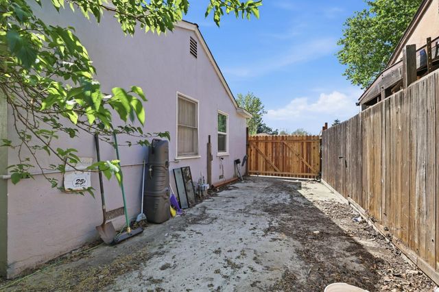 5317 49th St, Sacramento, CA 95820