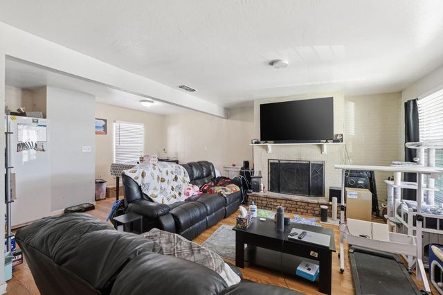 5317 49th St, Sacramento, CA 95820