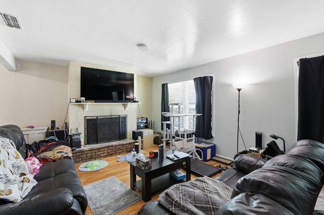 5317 49th St, Sacramento, CA 95820