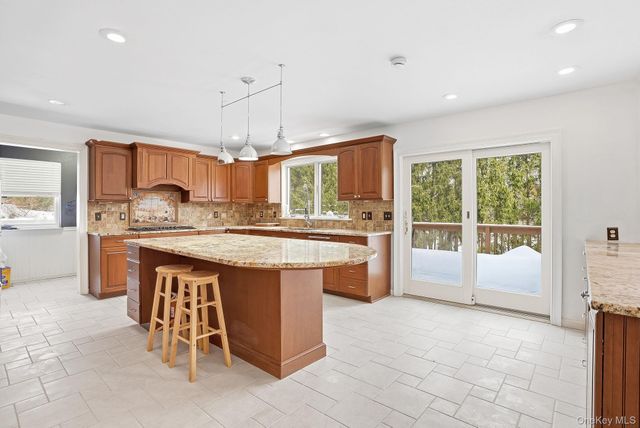 1010 Pine View, New Windsor, NY 12553