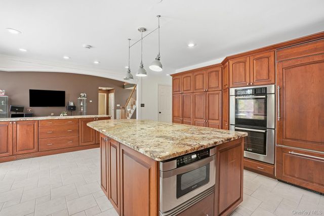 1010 Pine View, New Windsor, NY 12553