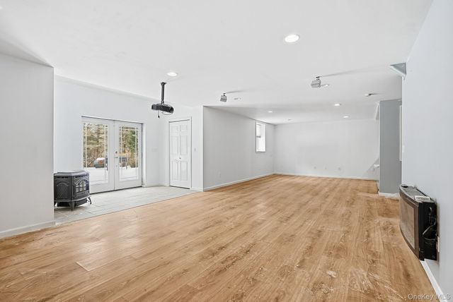 1010 Pine View, New Windsor, NY 12553