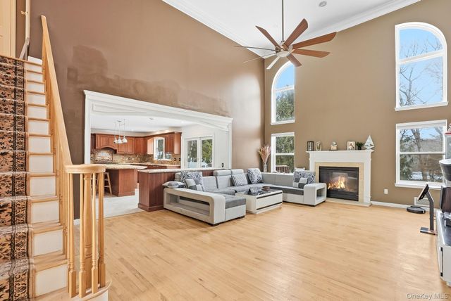 1010 Pine View, New Windsor, NY 12553