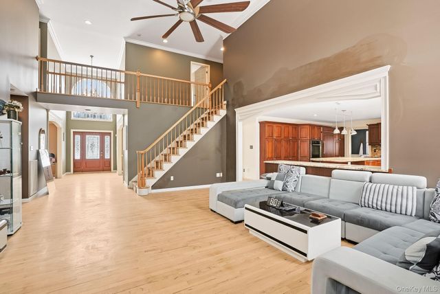 1010 Pine View, New Windsor, NY 12553