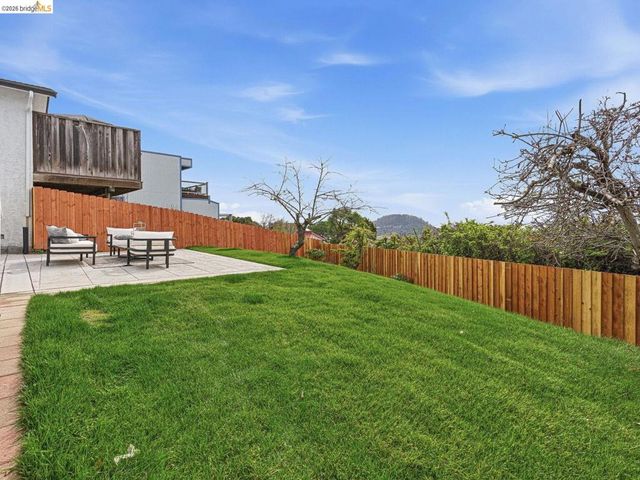 857 Balra Dr, El Cerrito, CA 94530