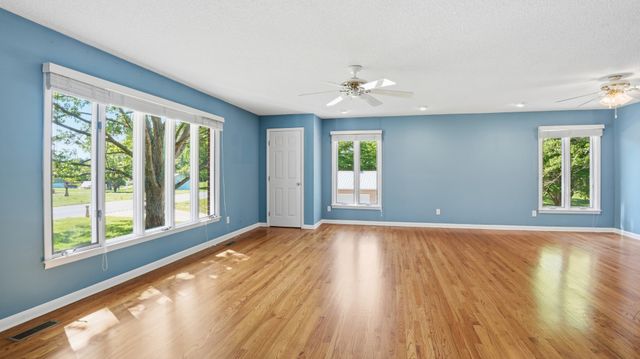 1305 Dripping Springs Rd, Winchester, TN 37398