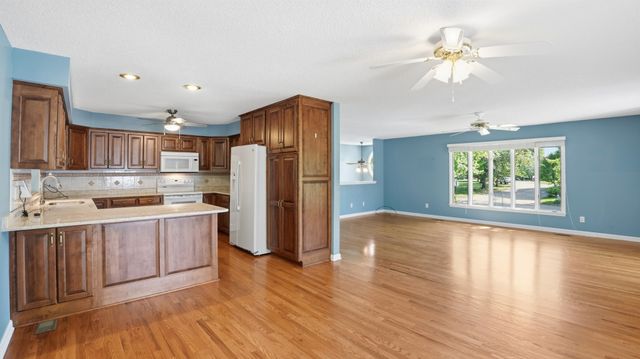 1305 Dripping Springs Rd, Winchester, TN 37398