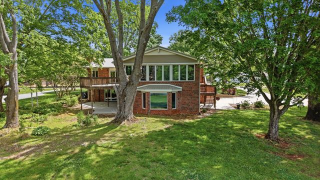 1305 Dripping Springs Rd, Winchester, TN 37398