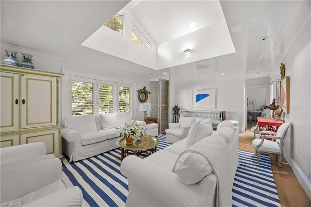 295 6th ST N, Naples, FL 34102