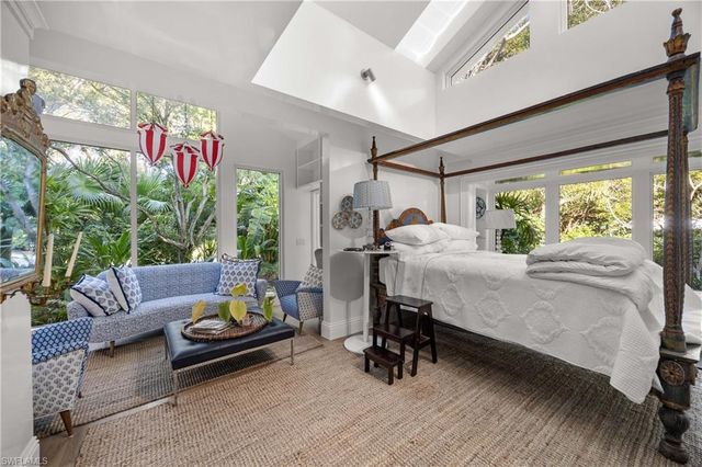 295 6th ST N, Naples, FL 34102