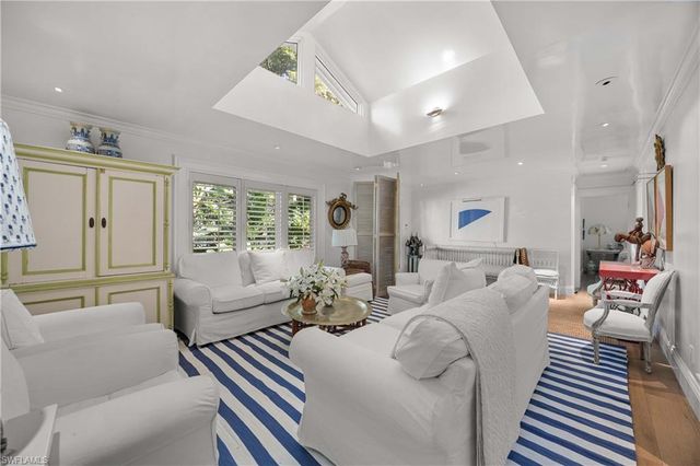 295 6th ST N, Naples, FL 34102