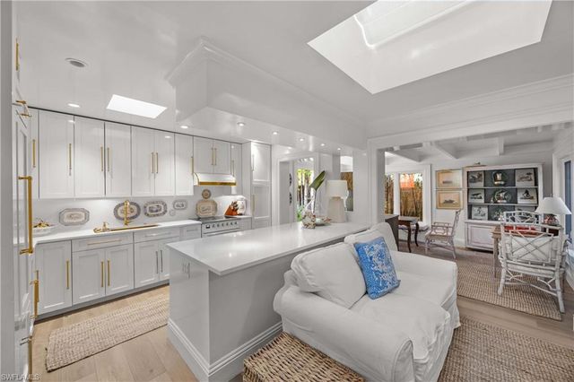 295 6th ST N, Naples, FL 34102