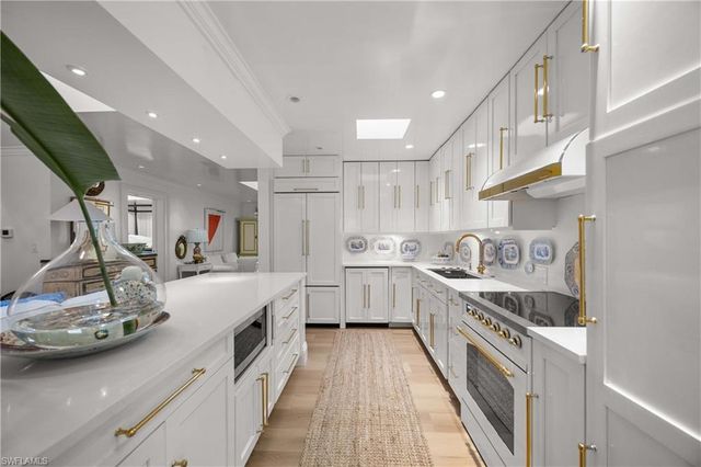 295 6th ST N, Naples, FL 34102