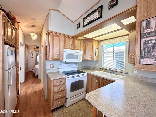 916 S MINESHAFT Drive, Apache Junction, AZ 85119