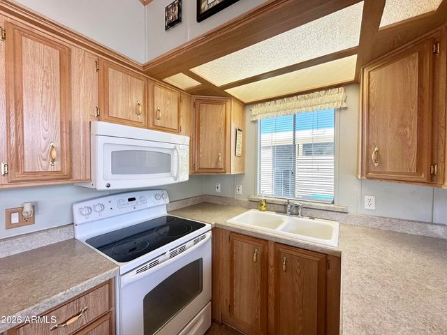 916 S MINESHAFT Drive, Apache Junction, AZ 85119