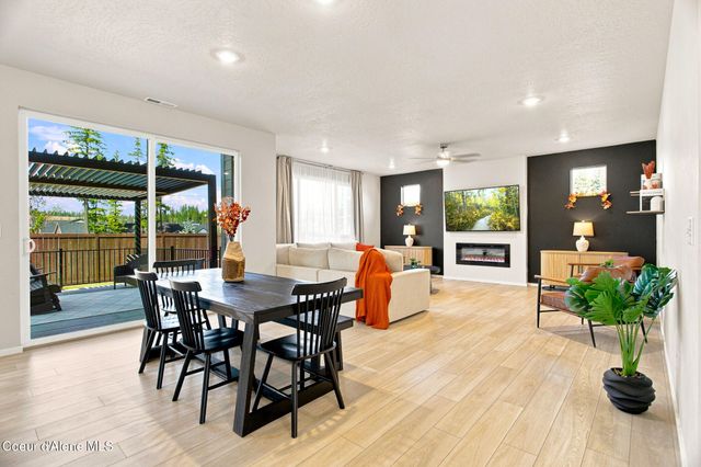 501 E Burdock Loop, Hayden, ID 83835