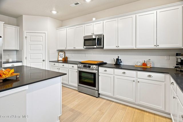 501 E Burdock Loop, Hayden, ID 83835